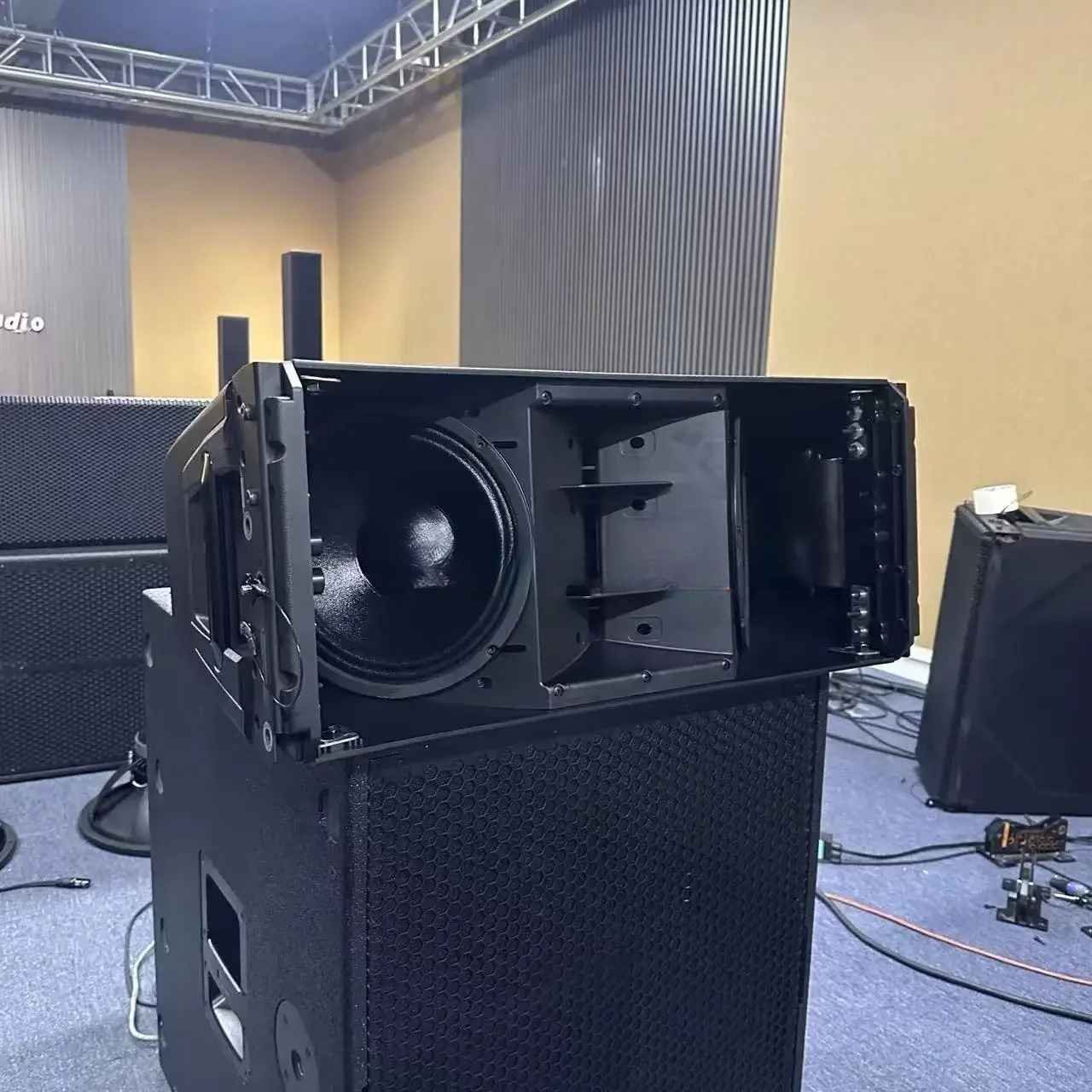 HDL 30A Dual 10 Inch Active Li - Outdoor Power Line reseña y precio